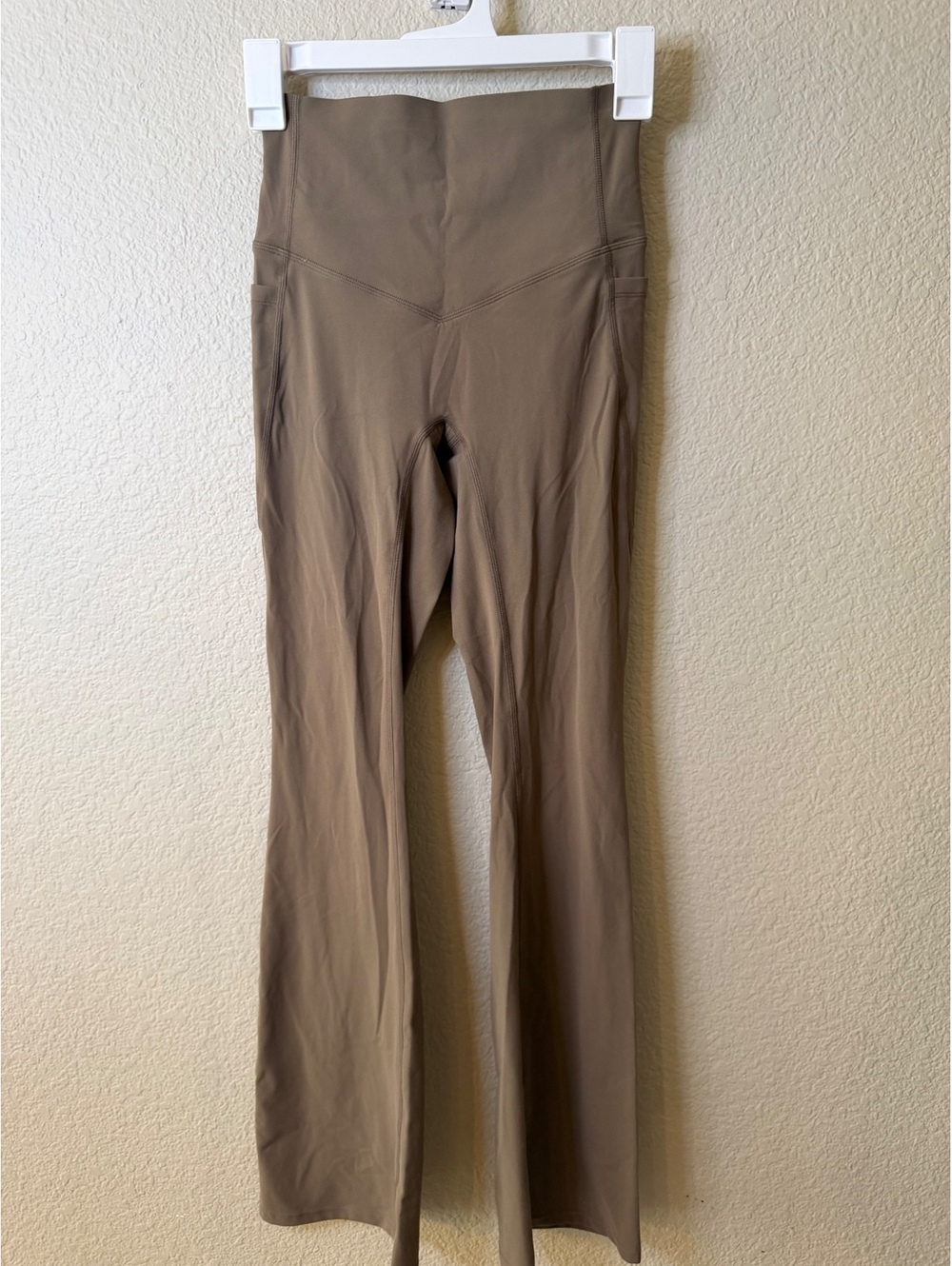 Halara XS Petite Tan High waisted Tummy Control Flare Leg Legging Side Pockets